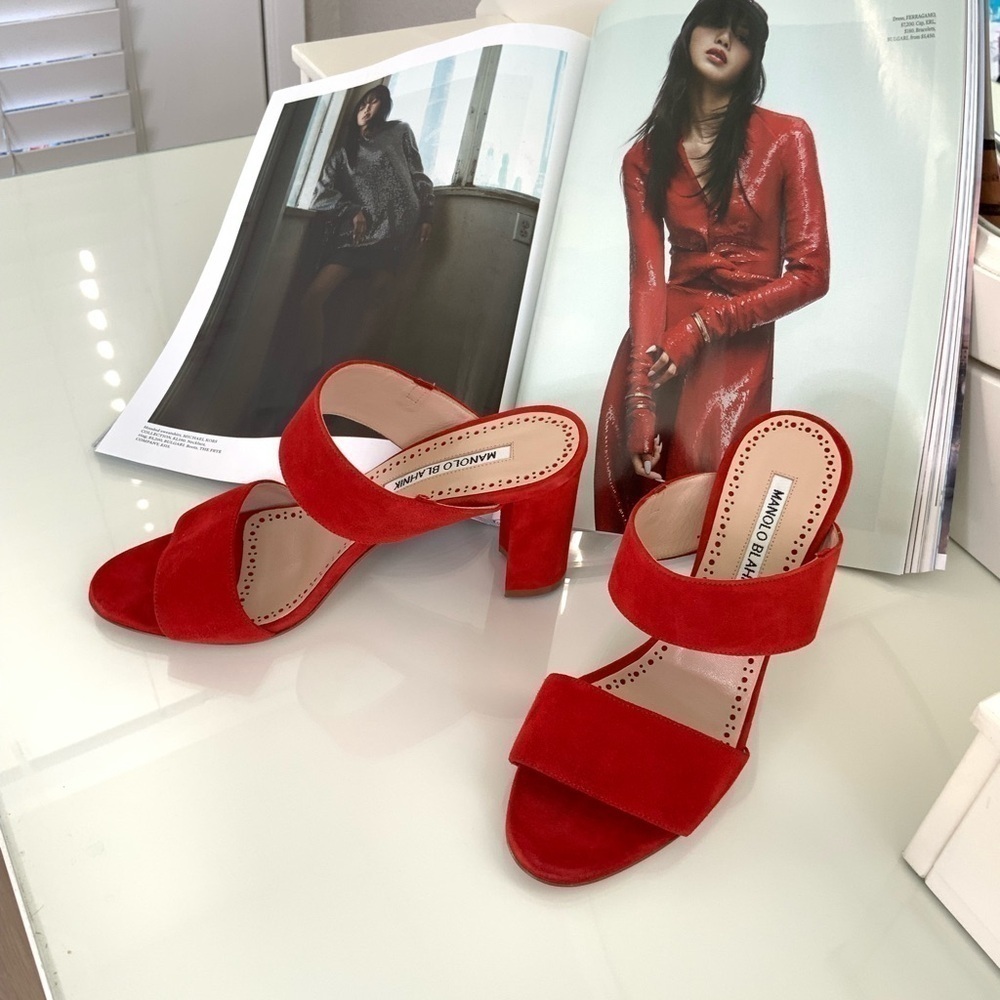 MANOLO BLAHNIK Khan Suede Block-Heel Sandals - Picture 3 of 9